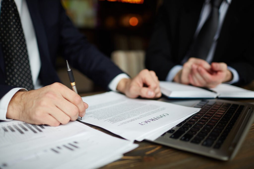 Immigration lawyer & consultant